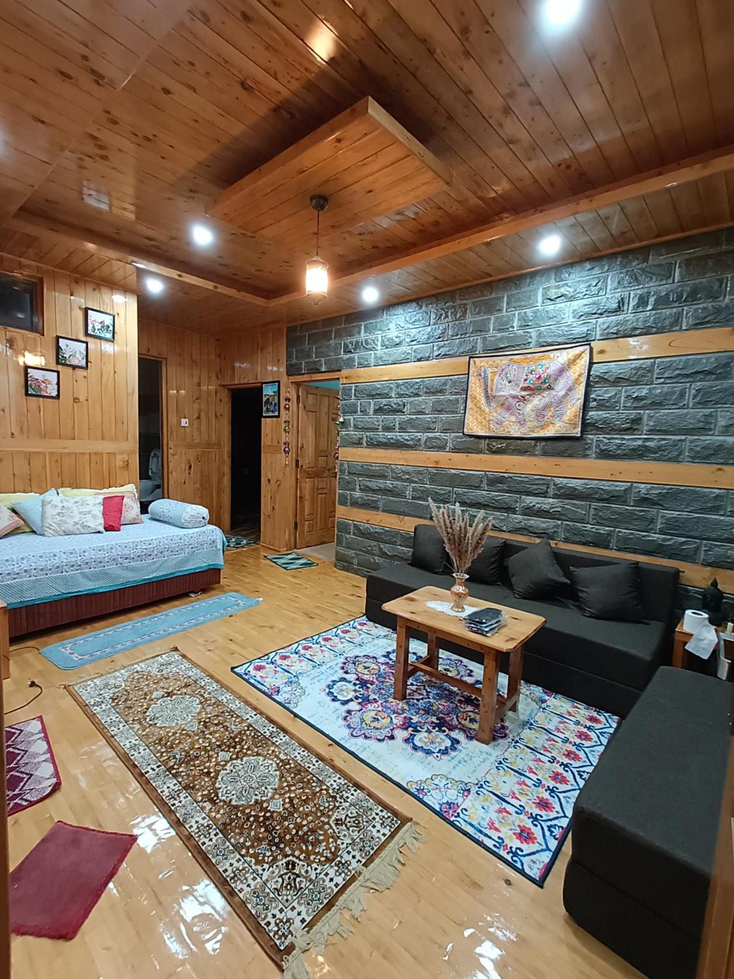 Ishan Log Huts-A Boutique Home Stay Banjār Екстериор снимка