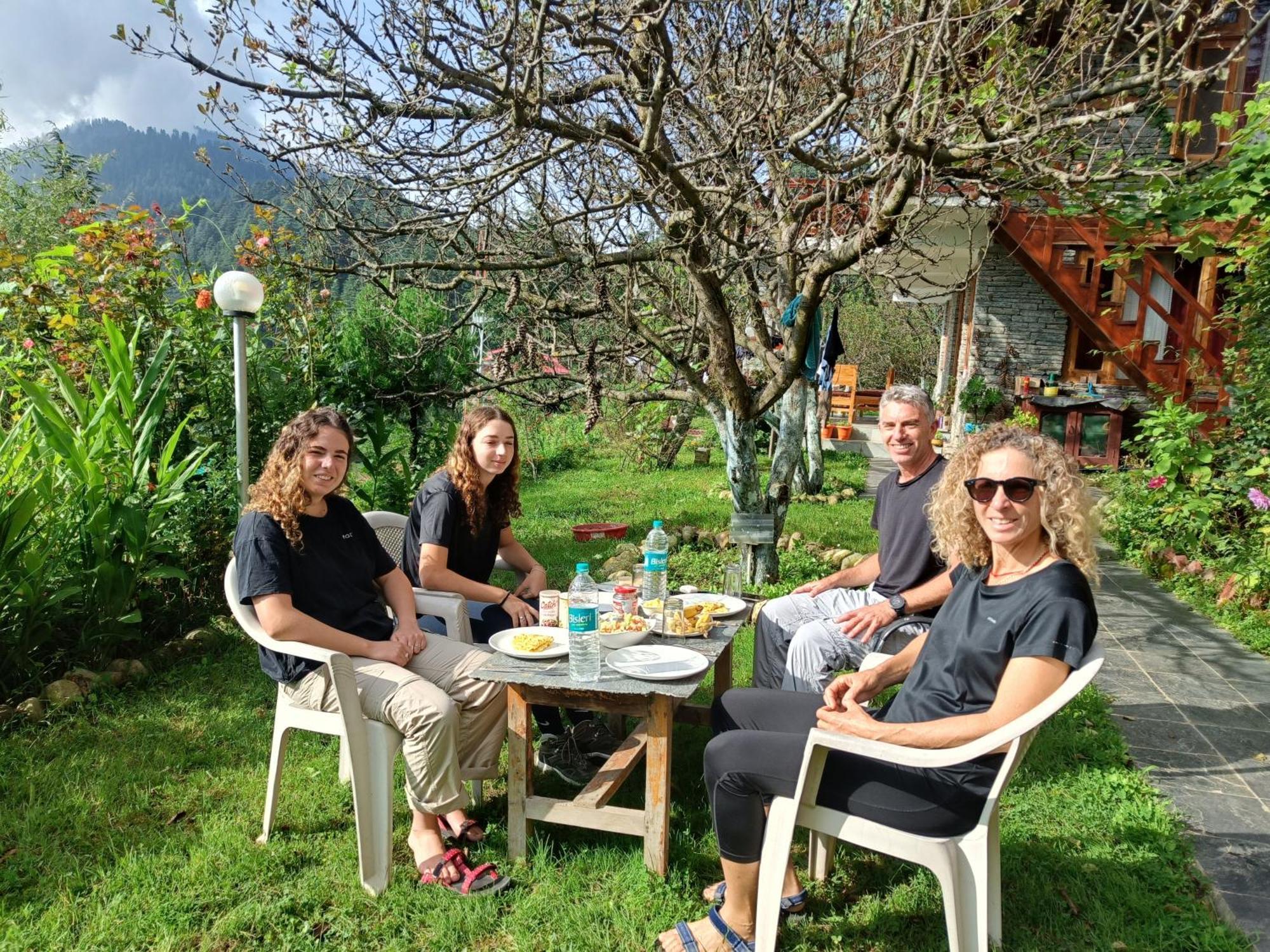 Ishan Log Huts-A Boutique Home Stay Banjār Екстериор снимка