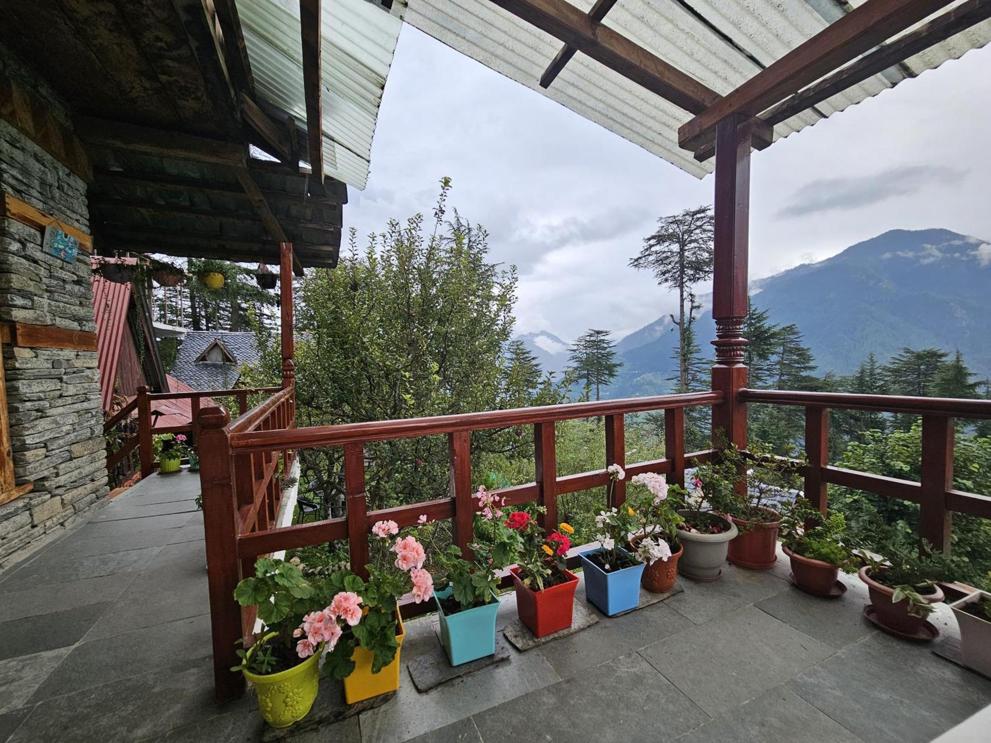 Ishan Log Huts-A Boutique Home Stay Banjār Екстериор снимка